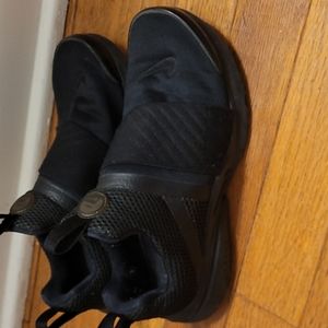 Nike black 4youth sneaker